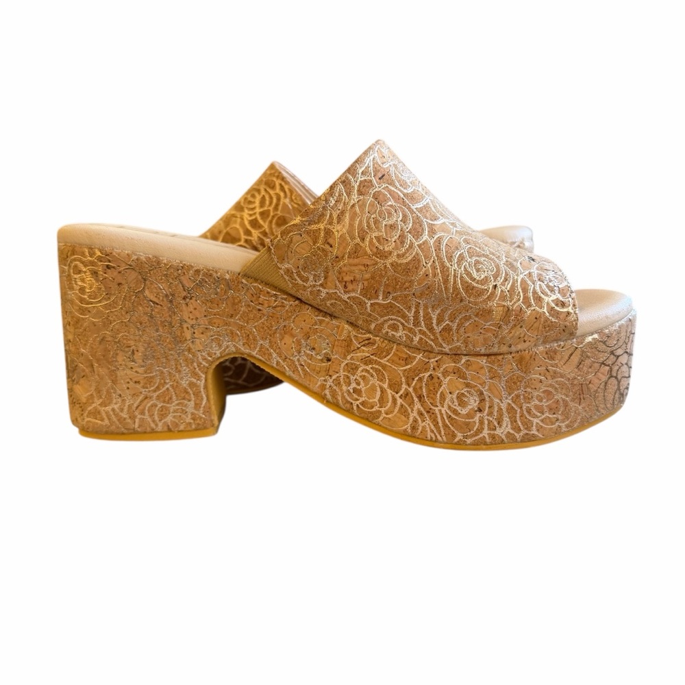 BEACH by Matisse Terry Style Floral Embossed Tan Cork Platform Mules Size 6 - Picture 3 of 9